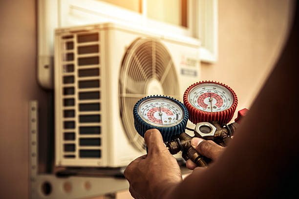 Professional Hvac Installation technician working in Pewaukee, WI